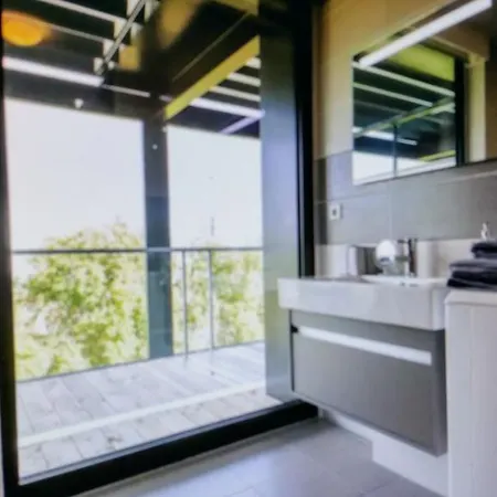 Modern Studio Aux Docks With Terrace And Parking Apartament