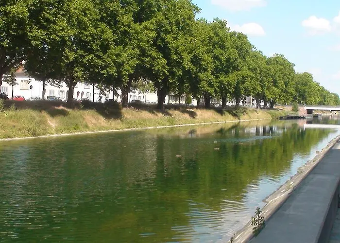 Avec Terrace Docks Strasburg